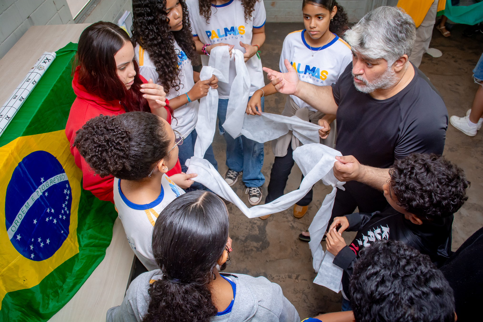 Leia mais sobre o artigo Grupo Cenaberta leva brasilidade e cidadania a estudantes por meio do teatro